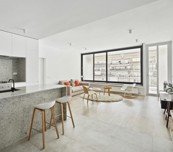 colonial white kitchen by sensa cosentino