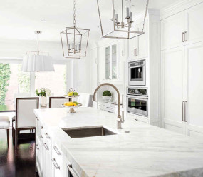 Traditional kitchen design for entertaining 